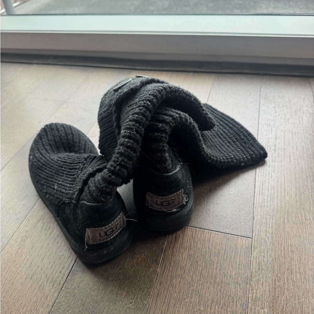 UGGS - Picture 3 of 3